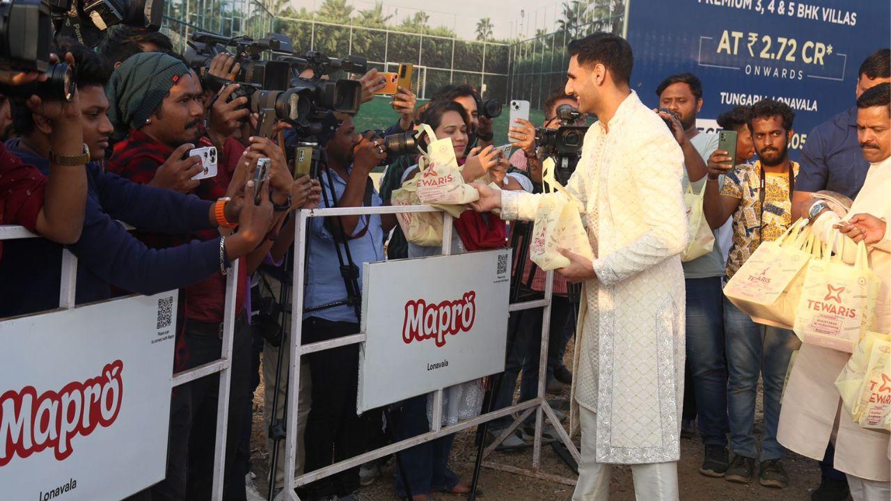 Suniel Shetty was seen wearing the traditional attire and was distributing sweets to the media along with his son Ahaan Shetty.